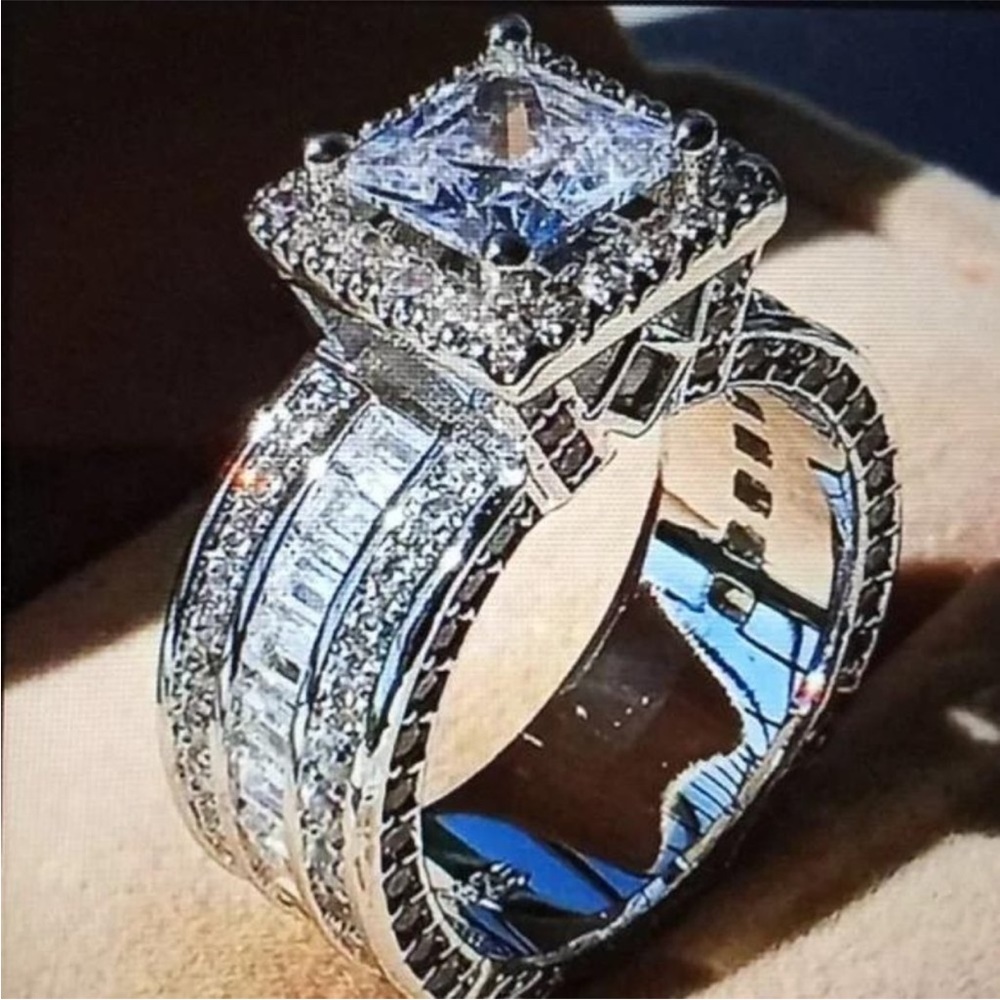 Super shiny Women Diamond RING